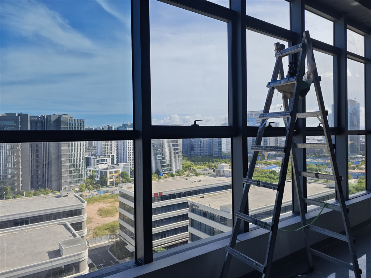 建筑玻璃膜贴与不贴的区别有哪些？